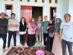 Alumni Angkatan Pertama SMA Ma’arif NU Jatinegara Bergerak, Santuni Rekan Terdampak Tanah Bergerak Padasari