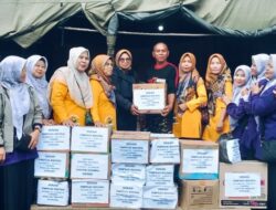 Muslimat dan Fatayat NU Lengkong Salurkan 24 Paket Donasi untuk Korban Tanah Bergerak Padasari