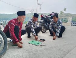 Kompas Tak Berkutik di Masjid Huntara Capar, Tim KUA Jatinegara Tetap Temukan Arah Kiblat yang Presisi