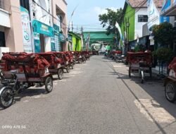 Becak Prabowo Siap Antar Tamu Muktamar ke-35 NU di Tambakberas Jombang