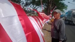 Abah Amid dan Merah Putih di Tikungan Buah Naga: Menjajakan Bendera, Menjaga Cinta Tanah Air
