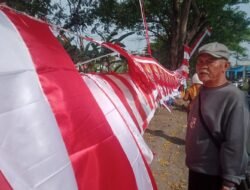 Abah Amid dan Merah Putih di Tikungan Buah Naga: Menjajakan Bendera, Menjaga Cinta Tanah Air