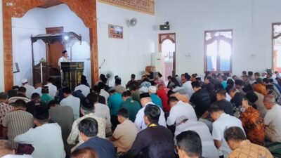 Khutbah Jumat di Masjid Al Hajj Slawi, KH Idris Salis Ingatkan Bahaya Karhutla dan Dosa Jariyah Ekologis